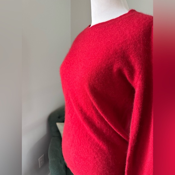 Tahari 100% cashmere red sweater size M - Picture 4 of 5